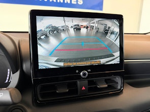 Vehicle image TOYOTA Yaris 1.5 VVT-i HSD Trend