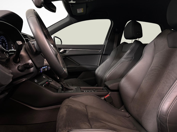 Vehicle image AUDI Q3