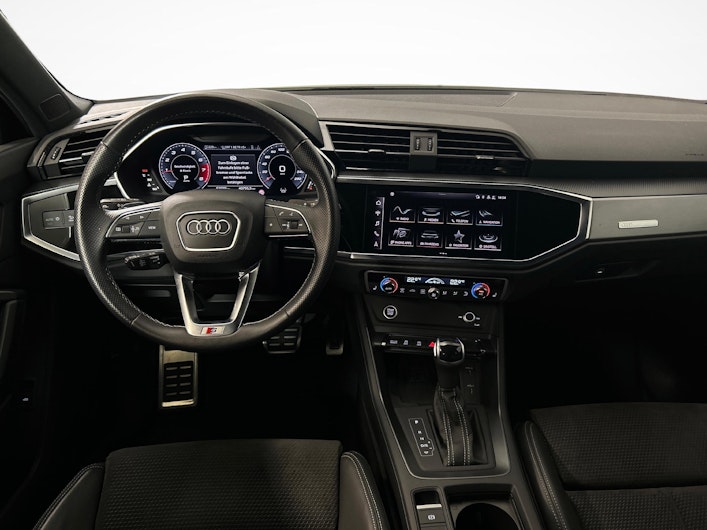 Vehicle image AUDI Q3