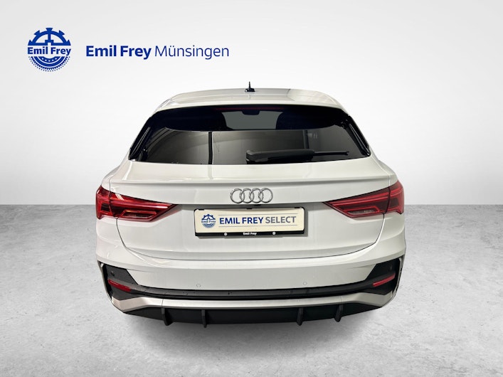 Vehicle image AUDI Q3