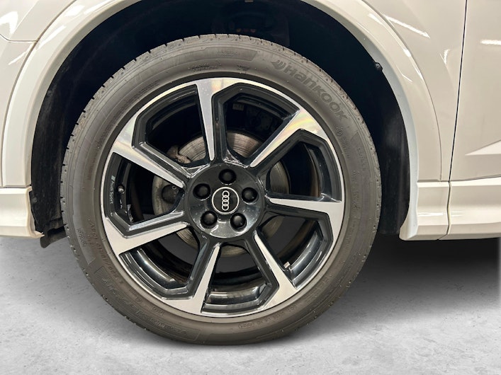 Vehicle image AUDI Q3