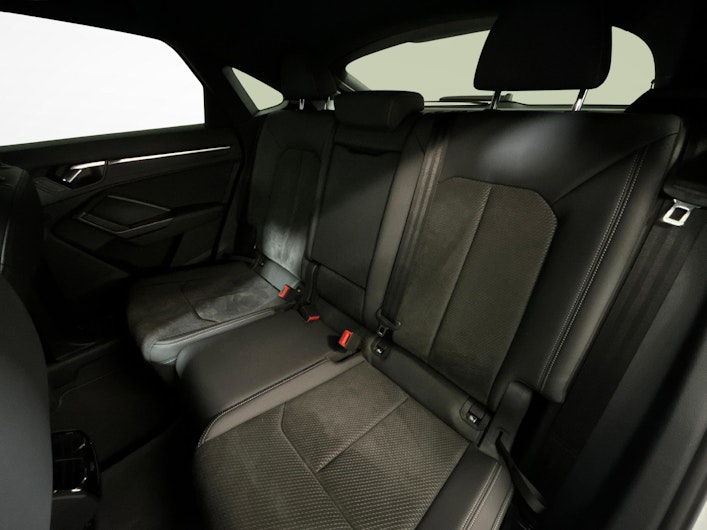 Vehicle image AUDI Q3