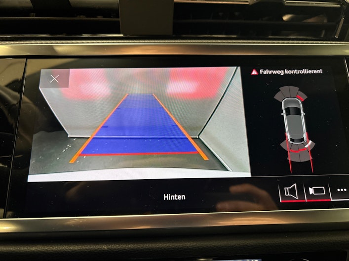 Vehicle image AUDI Q3