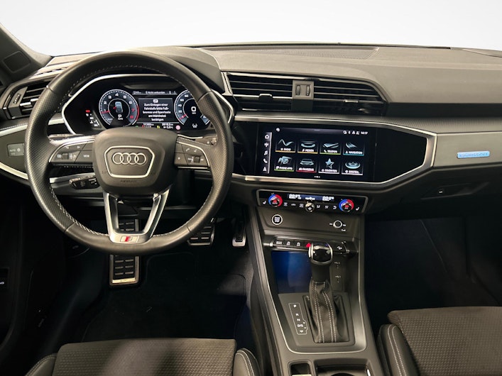 Vehicle image AUDI Q3