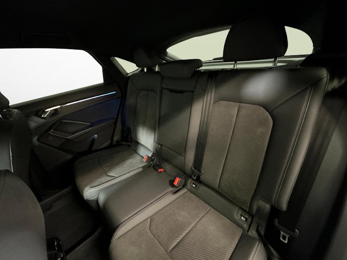 Vehicle image AUDI Q3