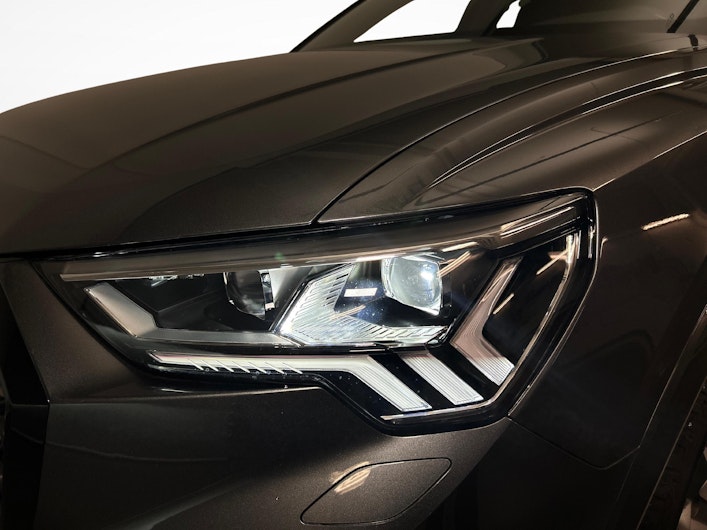 Vehicle image AUDI Q3