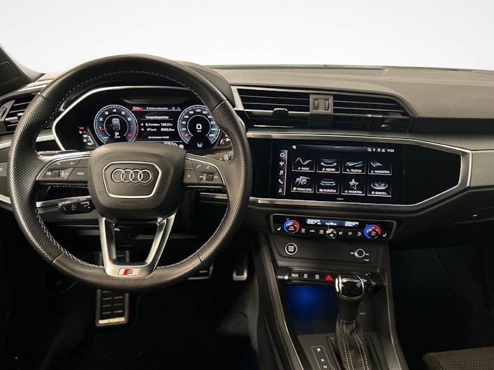 Vehicle image AUDI Q3