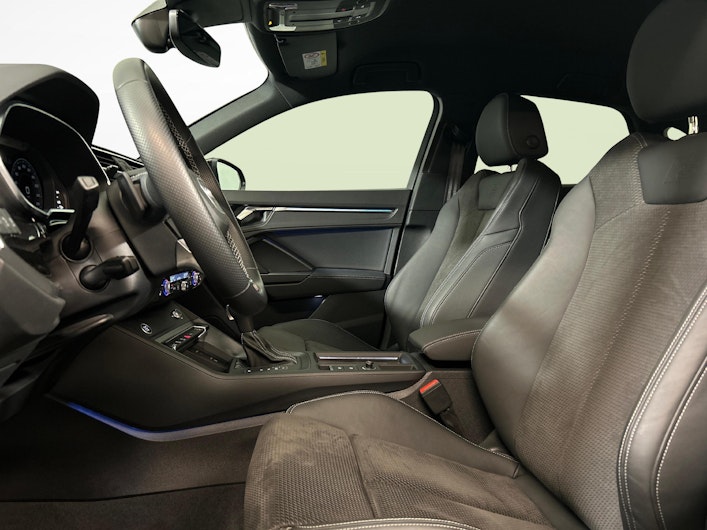 Vehicle image AUDI Q3