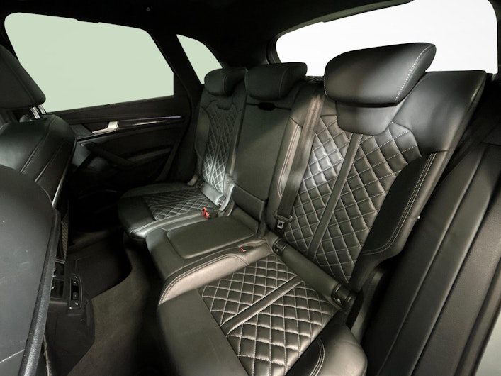 Vehicle image AUDI SQ5
