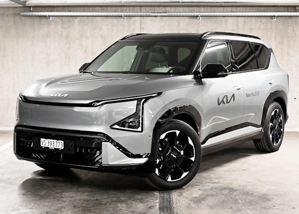 First vehicle image First vehicle image