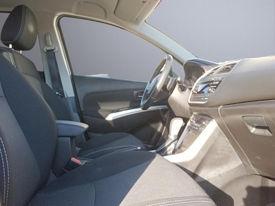 Vehicle image 13 Vehicle image 13