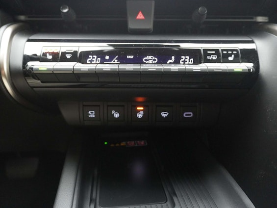 Vehicle image 14 Vehicle image 14