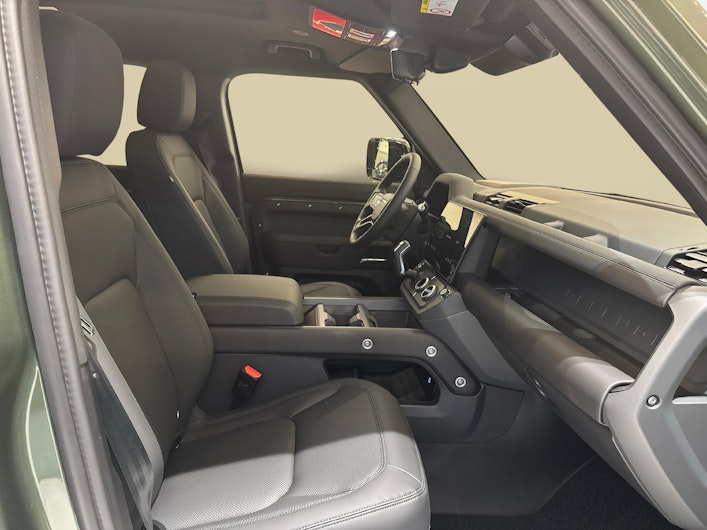 Vehicle image LAND ROVER DEFENDER