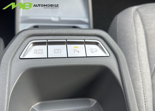 Vehicle image 13 Vehicle image 13