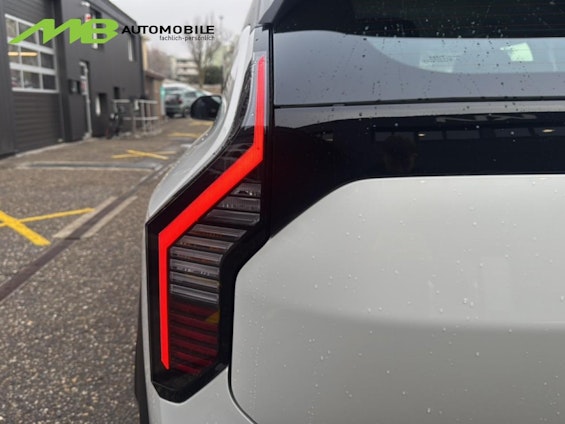 Vehicle image 14 Vehicle image 14