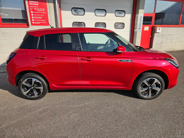 Suzuki Swift 1.2 Sakura Top Hybrid 4x4