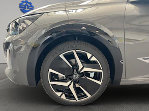 https://vehicle.imgix.net/4158120/a578991b-1b21-40bc-8218-bd4c09584020.jpg