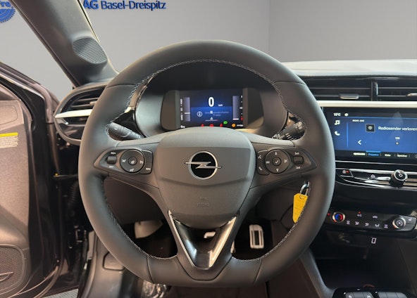 Vehicle image 4 Vehicle image 4