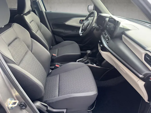 Suzuki Swift 1.2 Sakura Top Hybrid