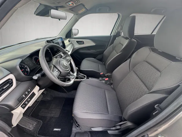 Suzuki Swift 1.2 Sakura Top Hybrid