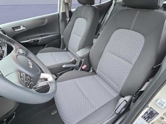 Vehicle image 8 Vehicle image 8