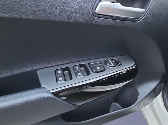 Vehicle image 12 Vehicle image 12