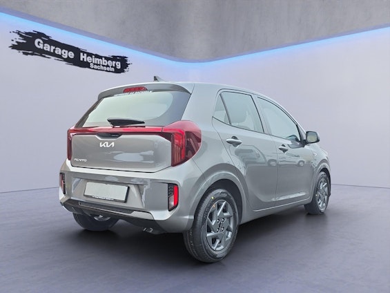 Vehicle image 4 Vehicle image 4