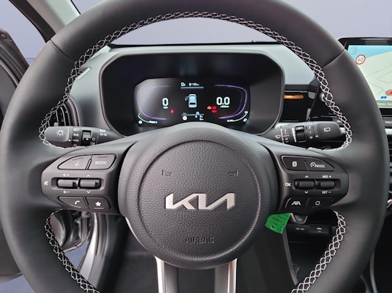 Vehicle image 16 Vehicle image 16