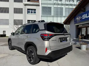 Subaru Forester Station 2.0i e-Boxer Swiss Plus