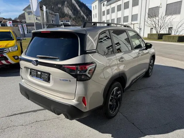 Subaru Forester Station 2.0i e-Boxer Swiss Plus