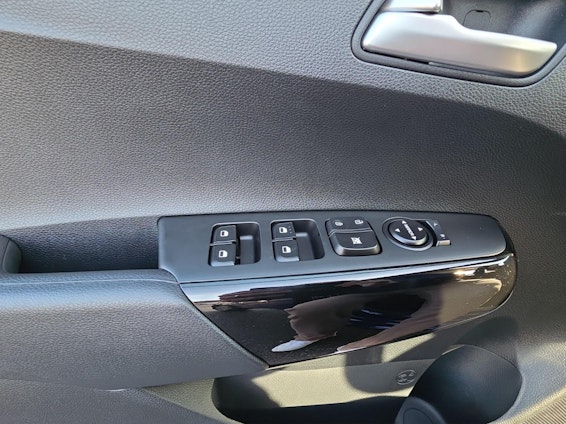 Vehicle image 12 Vehicle image 12