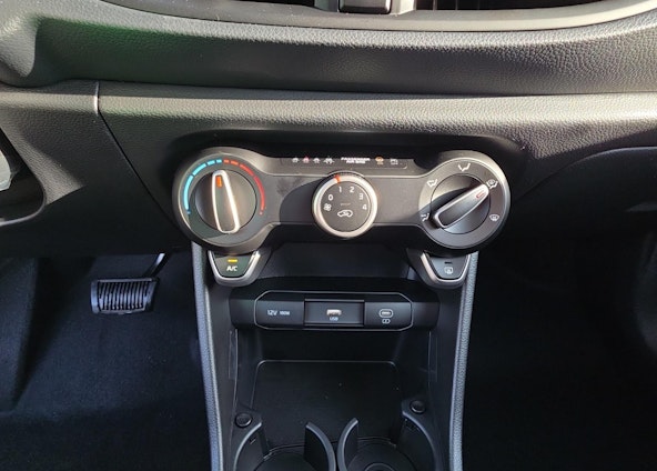 Vehicle image 15 Vehicle image 15