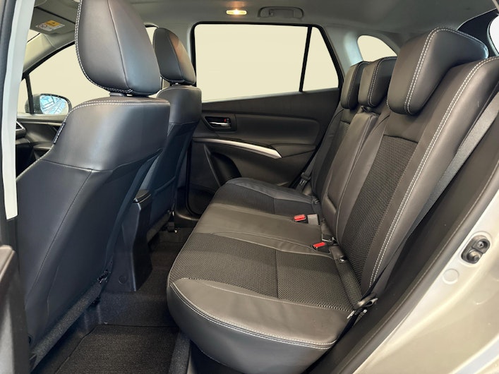 Vehicle image SUZUKI S-CROSS