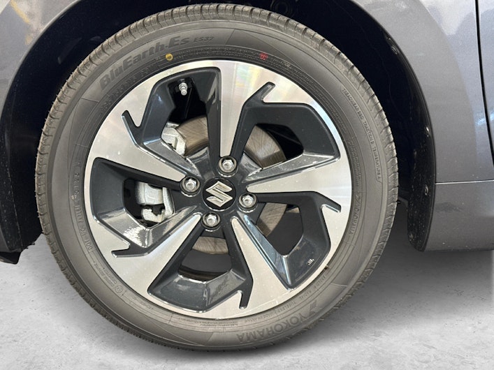 Vehicle image SUZUKI SWIFT