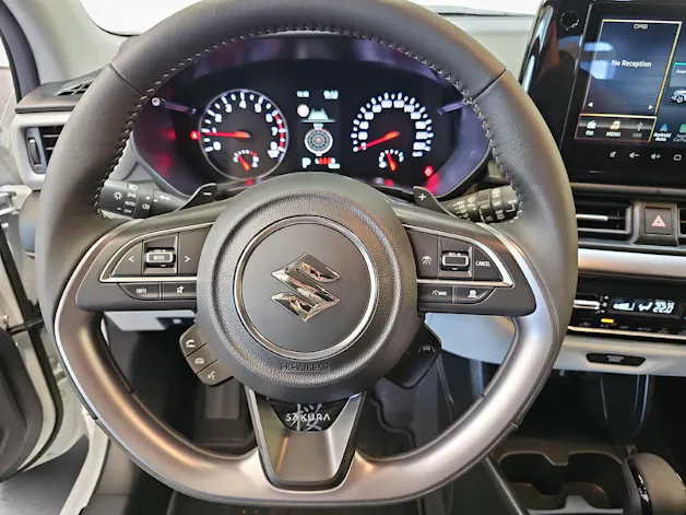 Suzuki Swift 1.2 Sakura Top Hybrid