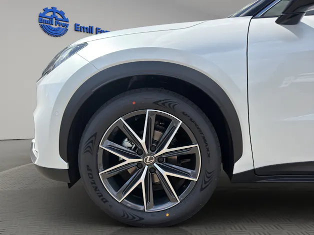 Lexus LBX 1.5 Hybrid Cool AWD