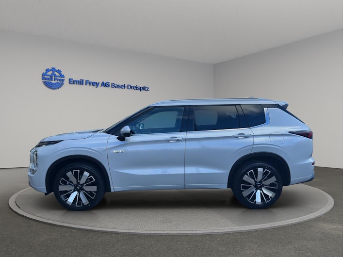 Vehicle image MITSUBISHI OUTLANDER