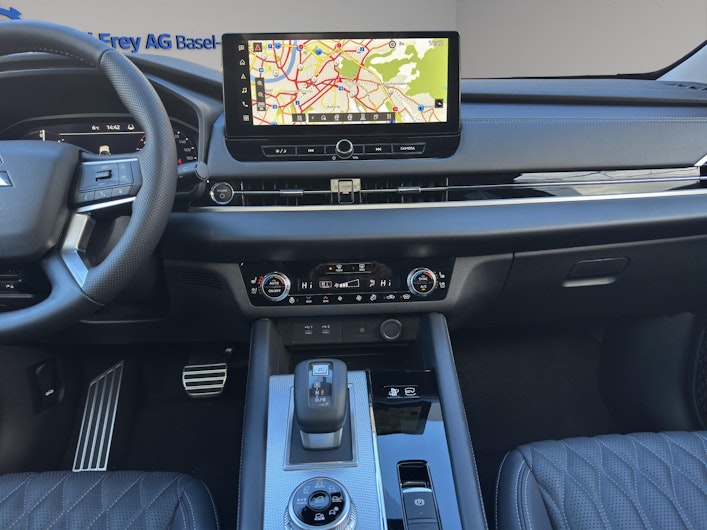 Vehicle image MITSUBISHI OUTLANDER