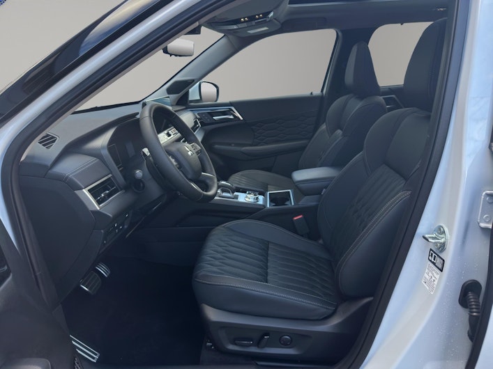 Vehicle image MITSUBISHI OUTLANDER