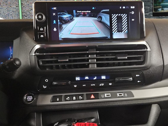 Vehicle image 17 Vehicle image 17