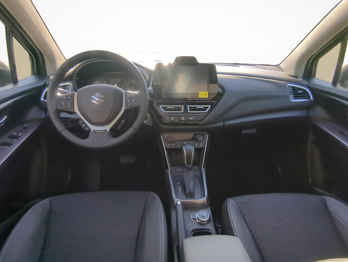 Fahrzeugbild SUZUKI S-CROSS