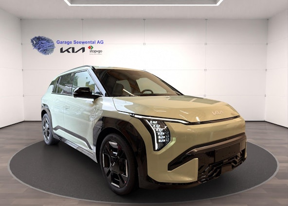 First vehicle image First vehicle image