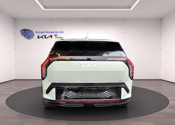 Vehicle image 4 Vehicle image 4