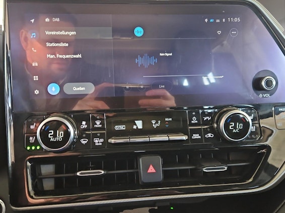 Vehicle image 16 Vehicle image 16