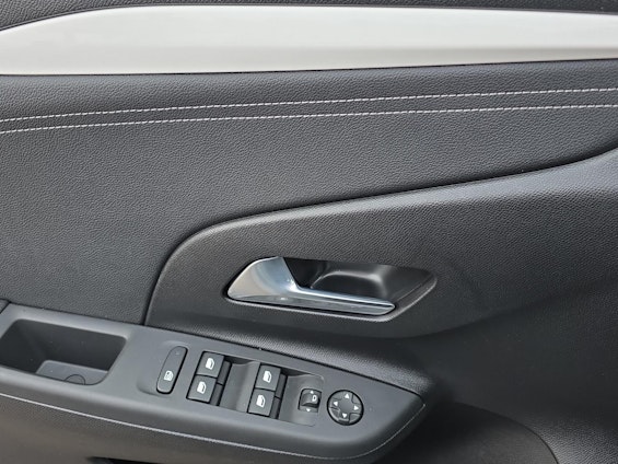 Vehicle image 9 Vehicle image 9