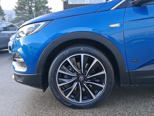 Opel Grandland X 1.6 Hybrid4 Ultimate Automatik