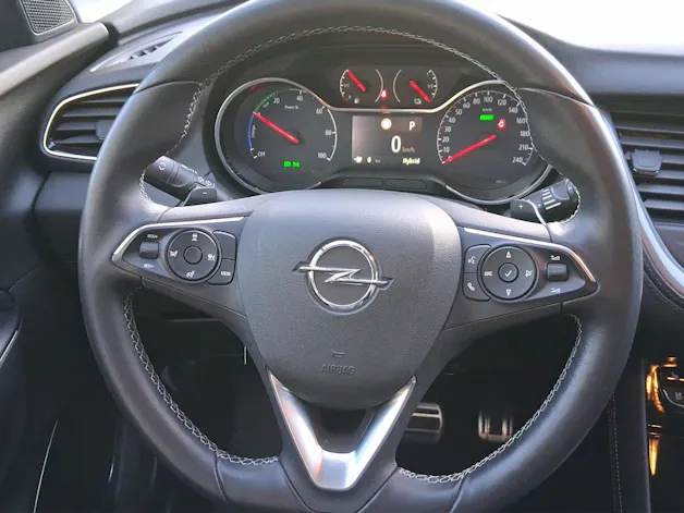 Opel Grandland X 1.6 Hybrid4 Ultimate Automatik