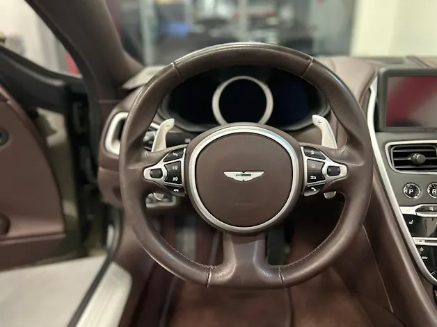 Aston Martin DB11 V8 Volante Touchtronic 3