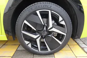 Peugeot 208 Elektrik 115kW GT