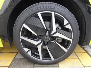 Peugeot 208 Elektrik 115kW GT